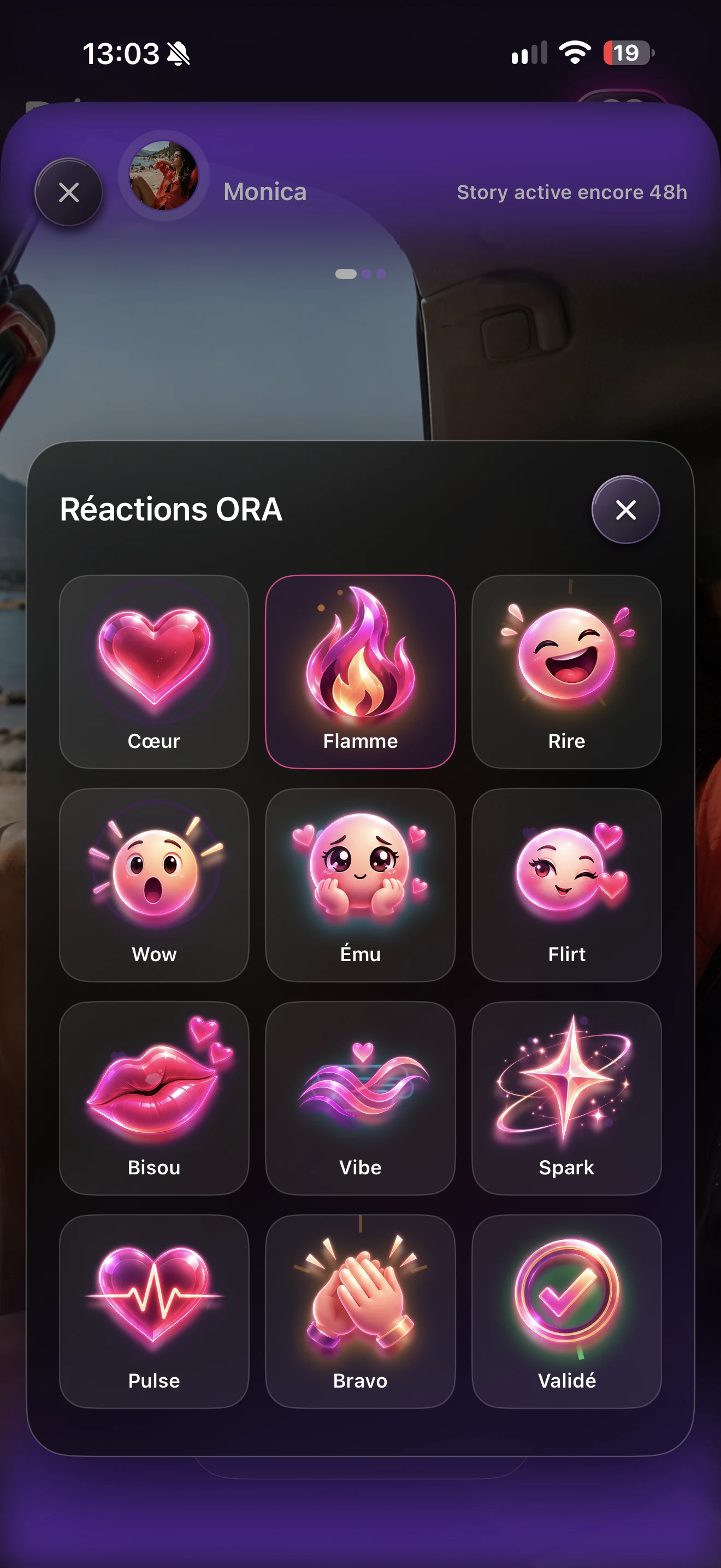 Capture ORA — grille de douze stickers de réaction sur la story de Monica